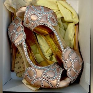 Badgley Mischka size 8 worn one time. Gorgeous !!